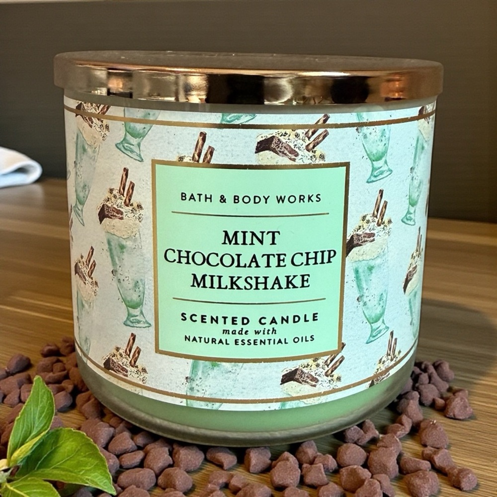 BATH AND BODY WORKS Mint Chocolate Chip Milkshake 3-Wick Candle